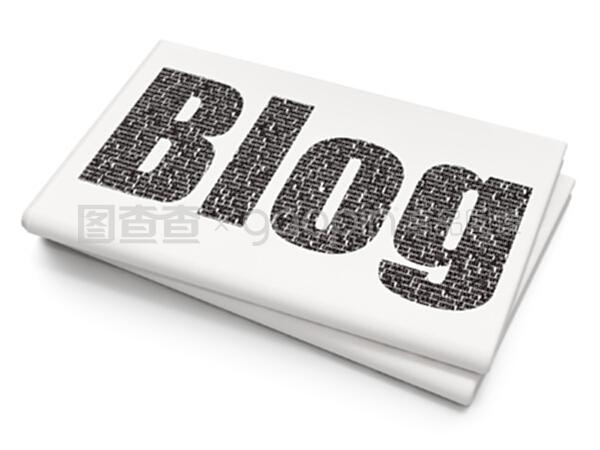 空白報紙背景下的網(wǎng)絡(luò)開發(fā)概念博客